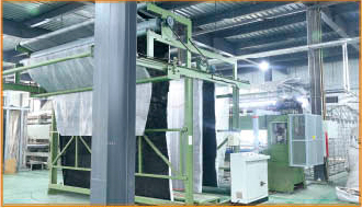 LARGE TUFTING MACHINE